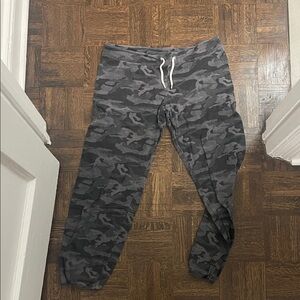 Monrow Gray Black Camo Drawstring Joggers